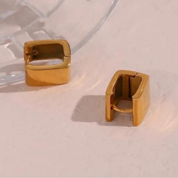 New Minimalist Square 18k Gold Huggies Earring, NICE EARRINGS, CUTE EARRINGS - Picture 3 of 7